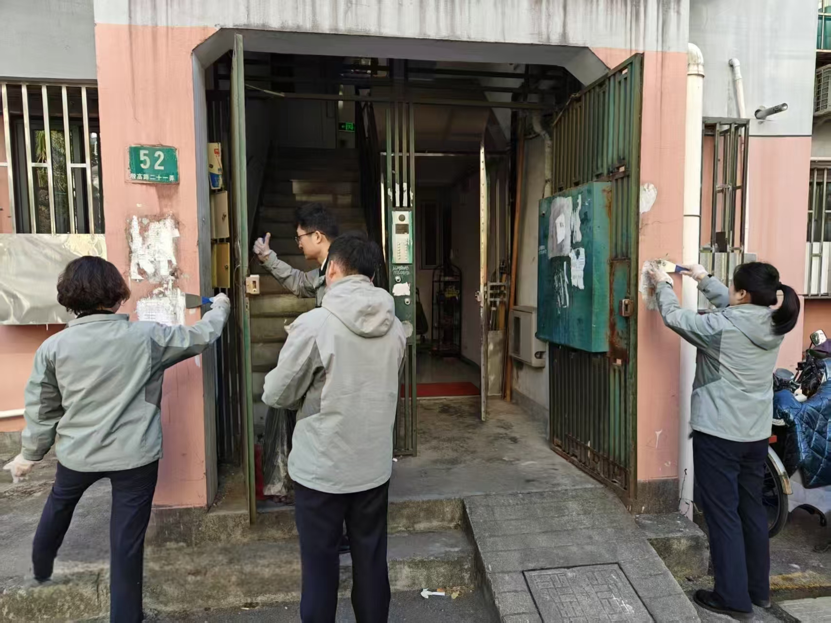 “凈美社區(qū)”志愿服務(wù)活動圖片2